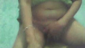 Captured webcam show of one mature hottie stroking her muff