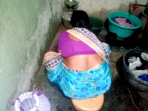 Indian saree whashing housewife sex with homemade