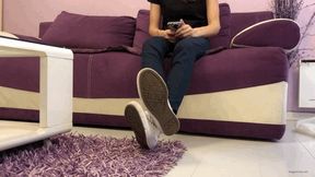 BIG FEET ON A TABLE IGNORING YOU - MP4 HD