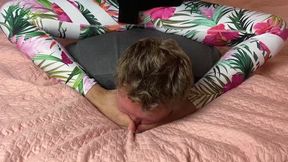 Foot Smother in Flowery Leggings (Mobile Version)