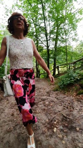 A walk with nothing under the skirt