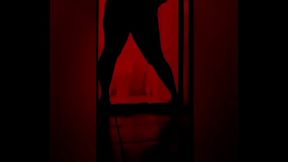 Une &eacute_tudiante togolaise danse