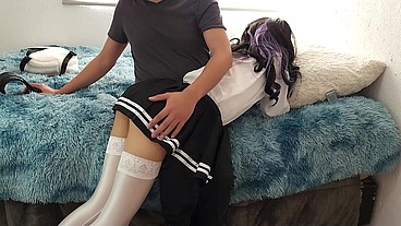 pequeñita estudiante recibe castigo ejemplar por parte de su papi