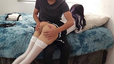 pequeñita estudiante recibe castigo ejemplar por parte de su papi