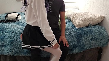 pequeñita estudiante recibe castigo ejemplar por parte de su papi