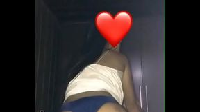 Depois de meter com amante, esposa manda v&iacute_deo rebolando para o marido. Algu&eacute_m pra comer ela ?