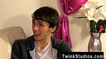 Gay twinks Colby London has a pecker fetish and he&#039_s not afraid to