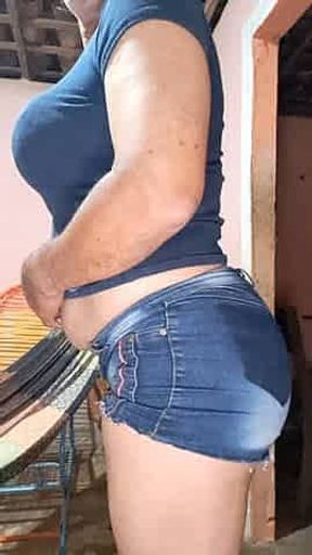 Tirando tudo ficando nua