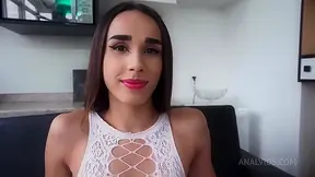 Thick-cocked Lanah Frias Takes On Gigantic White Dildo