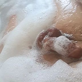 German Boy taking a bath and jerking off until he cums