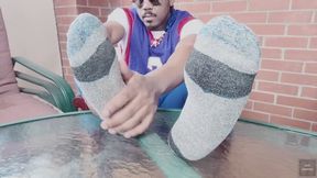 I touch and show my male feet in the solarium (2025)