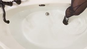 Medusa in a latex bra and pantyhose in the bathtub--orgasmic!