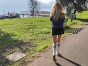 AMATEUR ITALIAN OUTDOOR SQUIRT - Professoressa beccata mentre squirta all'aperto (dialoghi italiani)