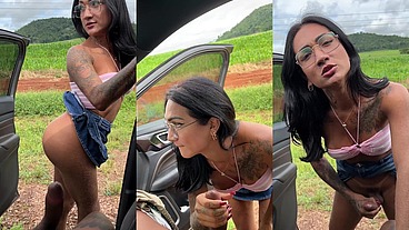 Putaria na estrada Veja eu mamando o puto até ele me dá leite na boca, Depois gozei muito também!