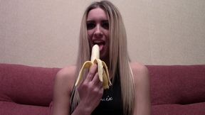 jenny b 19 yr old blonde non-nude sfw webcam