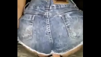 Novinha colocou o short pro lado e levou pica