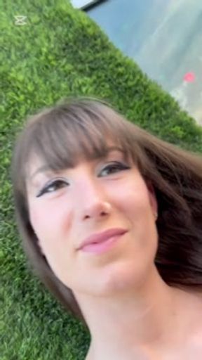 🔥Mini skirt long legs  Hot walk in  hôtel garden 🔥