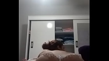 Minha namorada sentando no pau pequeno