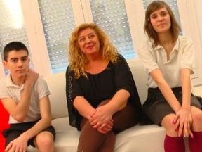 Feeling youmg again: Lia, sufferer of a christian education back in the dictatorship years, asks for this experience.