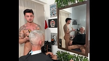 DADDY cortou cabelo comigo, depois do corte meti minha pica no seu cuzao