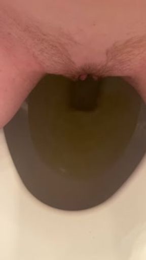 Amateur teen pissing before bed