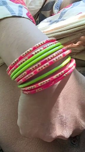 Indian bhabhi fengar cudai hot   Clip 1