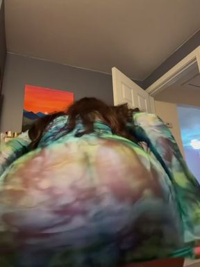 LATINA AMATEUR SHAKES IT IN HER TWERKING DANCE - BIG ASS AND HIPS ON DISPLAY