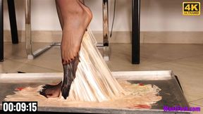 Keira Stockings Stuck - 4K MP4