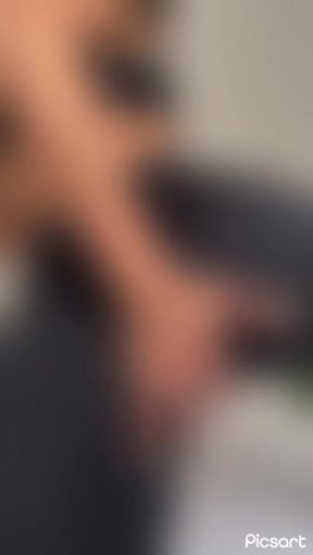 Mi calza nueva me queda muy apretada y se me mete demasiado en el culo , me ayudas a sacármela? 😈😈