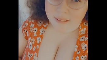 J&#039_adore mes l&egrave_vres bien roses, mon petit air satisfait, ma chatte bien pleine