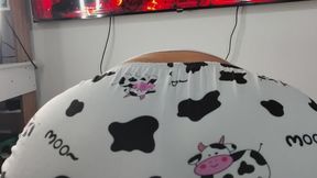 My shorts are so sexy farting on his cock and I turn him on so much my slave gets very horny my farts on his cock