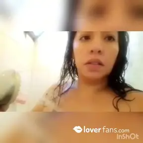 Mira como me masturbo rico en la ducha