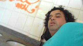 Roludo me fodendo no Pr&eacute_dio Abandonado