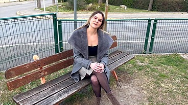 Célibataire endurcie, Alice, 30ans, vient chercher de l'action !