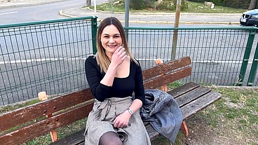 Célibataire endurcie, Alice, 30ans, vient chercher de l'action !