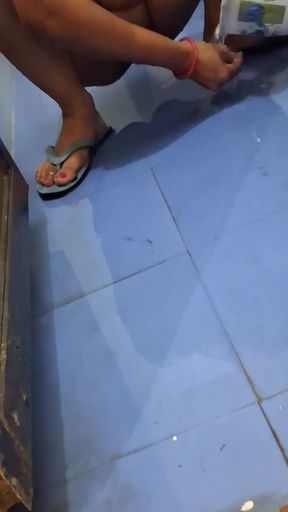 Dost ki nahate hue video banai full Maza aya   Clip 1