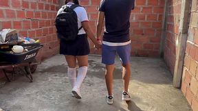 padrastro e hijastra se pierden de la escuela a la cas ay termna follando en una casa abandonada