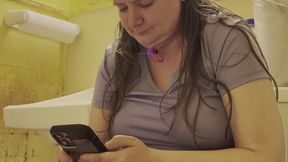 Very Gassy Toilet (Part 1) - Foxlynn Moore - 25-03-14