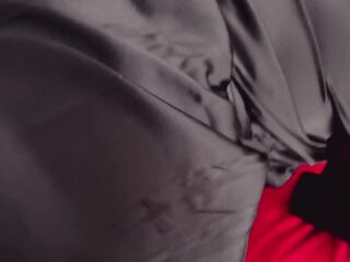 Мачеха застряла в диване, пришлось кончить в нее