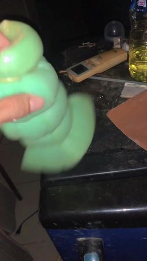 Must-see moment from &quot;Sneak up to look at the construction worker&#039;s room I hired to work&quot;
