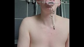 Bath wank with tongue clamps