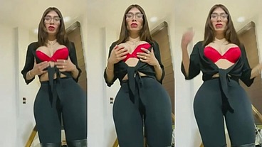 ME ENCANTA QUE VEAN MI CULO Y SE PONGAN CALIENTES ESPERO LES GUSTE EL VIDEO DE COMO ME CACHONDEO