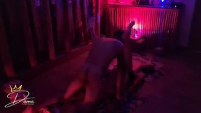esposa recebe massagem tantrica na frete do marido corno - wife receives tantric massage from her cuckold husband