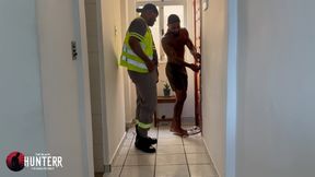 I Went to Do Maintenance and Couldn't Resist Seeing a Big Cock and Sucked