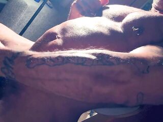 GIANT MUSCLE BRUTE WANKS HIS HUNG WANG