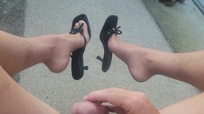 Outdoor jacking offf in nylons and Heels I Love Cum!!