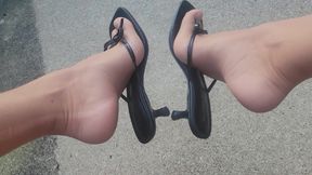 Outdoor jacking offf in nylons and Heels I Love Cum!!