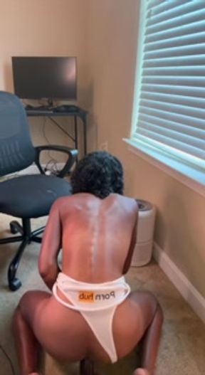 Black MILF Massive Squirt Orgasm - Giana Gold