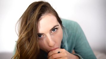 Amateur brunette girl Piper Blush sucks dick with eye contact