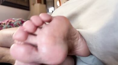 Step Aunt’s Veiny Feet Make Me Jack Off Every Morning